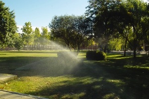 El Ayuntamiento de Tres Cantos supervisa el sistema de riego con agua reutilizable dos meses después de su puesta en marcha