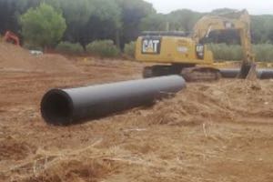 Obra con tubería en PE 100 - 710 PN 10 de TUYPER ejecutada por LLABERÍA PLASTICS para sustituir tubería PRFV 700 de la EDAR L'Escala en Girona