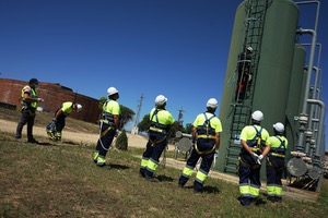 Trabajadores de abastecimiento de agua de Los Molinos en Badajoz, se forman para prevenir accidentes laborales