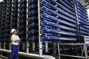 Expertos en recursos hídricos advierten que la desalinización no es rentable para España