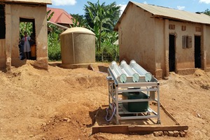 Uso del sol para desinfectar el agua en África
