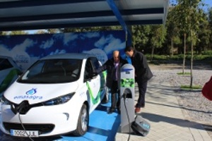 EMASAGRA incorpora a su flota vehículos eléctricos que se alimentan de la energía generada en una de sus EDAR