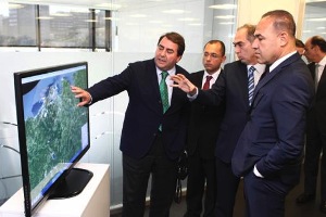 El alcalde de A Coruña presenta el proyecto de Smart City que permite detectar la calidad del agua en tiempo real