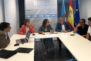 La Xunta expone al sector del mejillón de la ría de Pontevedra la aportación del nuevo emisario submarino
