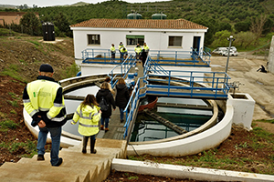 La producción de agua se reactiva con garantía en el embalse de Los Molinos de Badajoz tras sufrir una explosión de algas