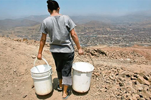 La desalinización aliviaría la falta de agua que pesa sobre las mujeres latinoamericanas