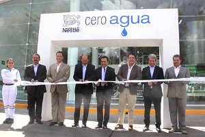 Nestlé inaugura la primera fábrica CERO AGUA en el mundo, para disminuir en 15 % su consumo anual de agua en México