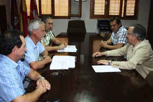 El delegado territorial de Castilla y León se reúne con los alcaldes de la Mancomunidad Fuente del Mojón por el inicio de las obras de mejoras en el abastecimiento