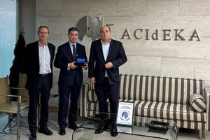 Acideka recibe reconocimiento por 30 años de certificación ISO 9001