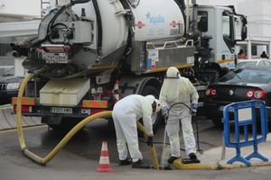 Más de 200.000 kilos de residuos extraídos de las alcantarillas y redes de saneamiento de Barbate en Cádiz