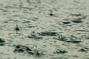 La presencia de PFAS en el agua de lluvia: Una crisis global