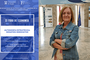 Irene de Bustamante, modera la mesa sobre el agua en el "XI Foro de Economía"