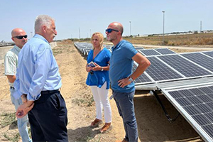 La EDAR de Chipiona prueba un novedoso sistema piloto de paneles fotovoltaicos desplegables
