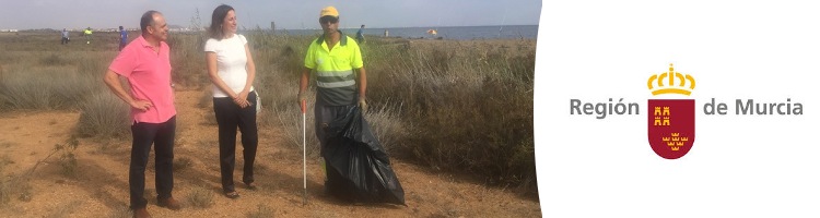 Retiran cerca de 10 toneladas de residuos del Mar Menor en la primera quincena de agosto