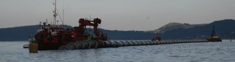 El MAGRAMA lleva a cabo el fondeo del segundo tramo del emisario submarino de la EDAR de Lagares en Vigo