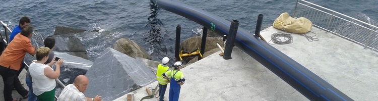 El MAGRAMA instala la tubería del emisario submarino de la EDAR de Lamiaren en Vizcaya