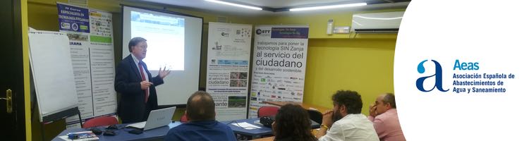 Fernando Morcillo explica a los futuros especialistas en Tecnologías SIN Zanja el estado general del sector del agua urbana