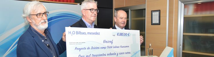 Entregan a UNICEF la recaudación de la venta solidaria de las botellas de la Campaña "Agua del grifo de Bilbao"