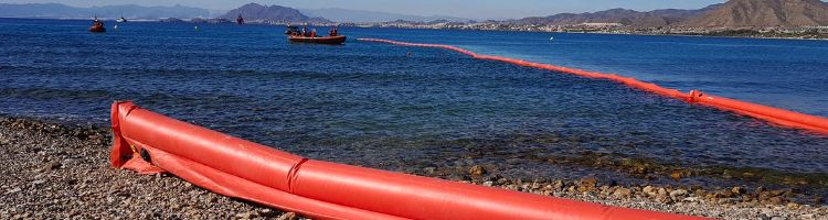 Desarrollado con éxito un simulacro de lucha contra la contaminación marina accidental en la mar
