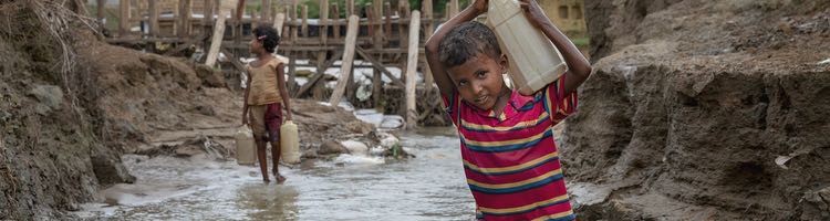 La falta de agua potable es más mortal que las balas para los niños en las zonas de conflicto