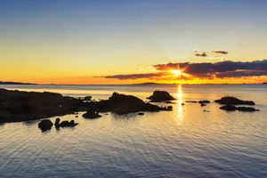 Feijóo destaca que las obras del colector y del tanque de tormentas de Rianxo mejorarán el saneamiento de la Ría de Arousa