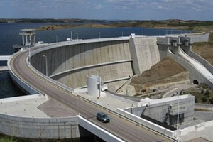 Licitadas las obras para mejorar el abastecimiento de agua de Cheles en Badajoz desde la presa portuguesa de Alqueva