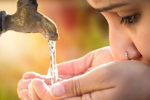 La falta de acceso al agua potable profundiza la desigualdad de género en América Latina